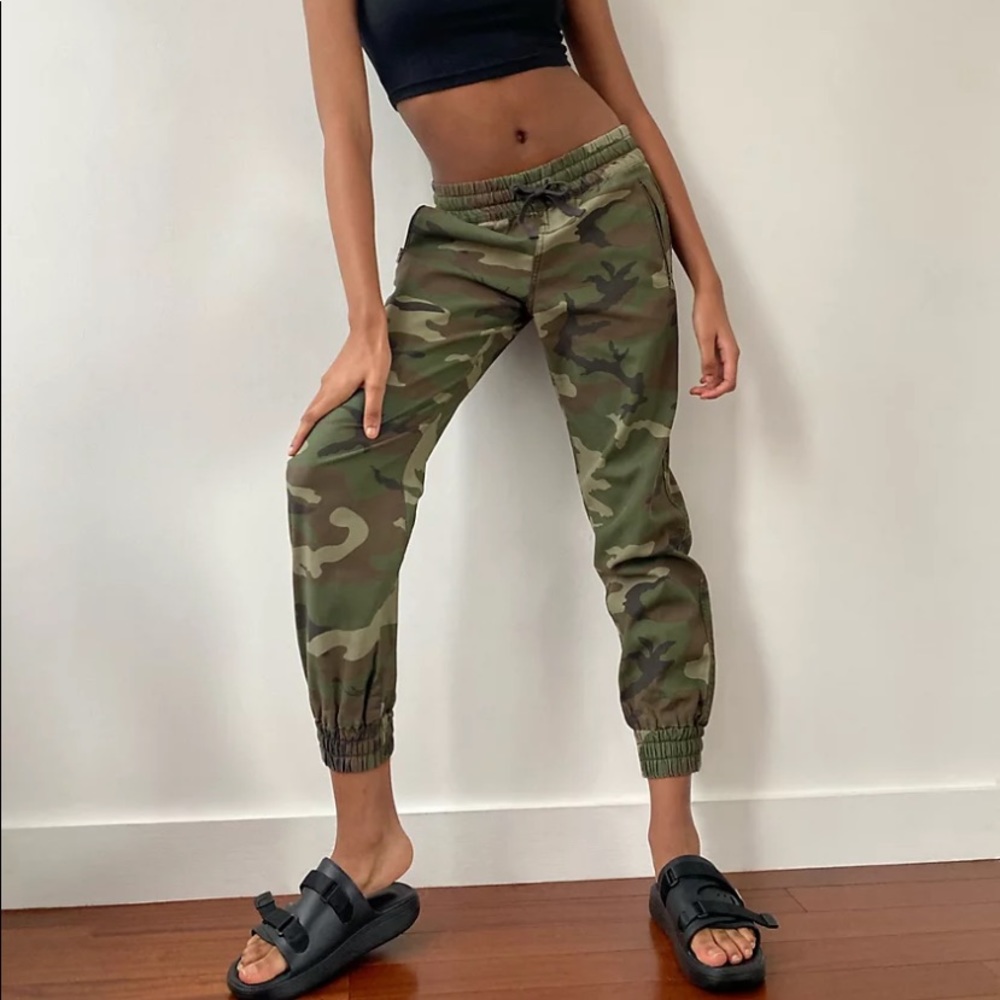 Aritzia camo pants